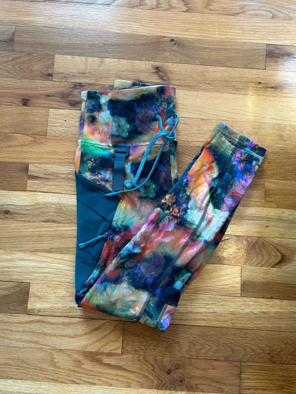 lululemon athletica Cargo Super Hi Rise Hiking Pants - Sunbeam Floral - Picture 4 of 7